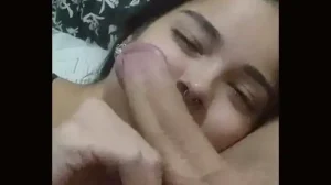 Esposa submissa Debora Prado faz boquete todo dia a noite antes de ir pra cama