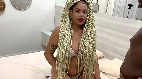 primeira vez no porno da safada lilith levando pica e apanhando de 2 machos no motel 1733502445